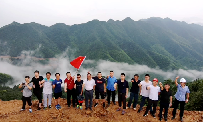 黨旗飄揚聚力量 黨建引領助發(fā)展