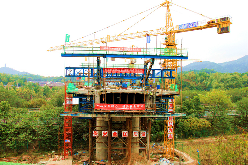 湘潭市委書記、市人大常委會(huì)主任曹炯芳蒞臨湘潭市岳塘區(qū)X157道路提質(zhì)改造工程項(xiàng)目現(xiàn)場(chǎng)調(diào)研辦公