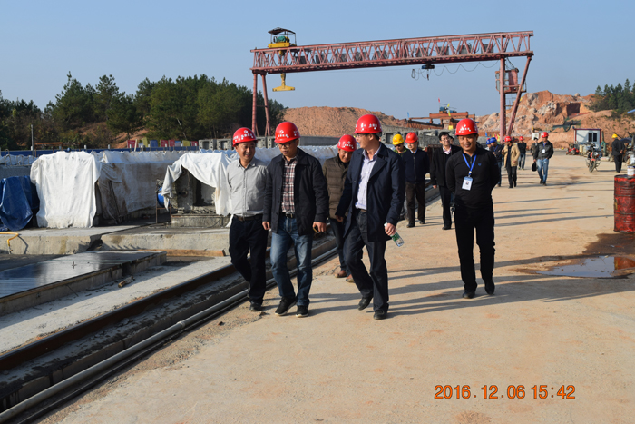 湖南省交通建設質(zhì)量安全監(jiān)督管理局領(lǐng)導蒞臨益婁高速公路第11標項目部檢查指導工作