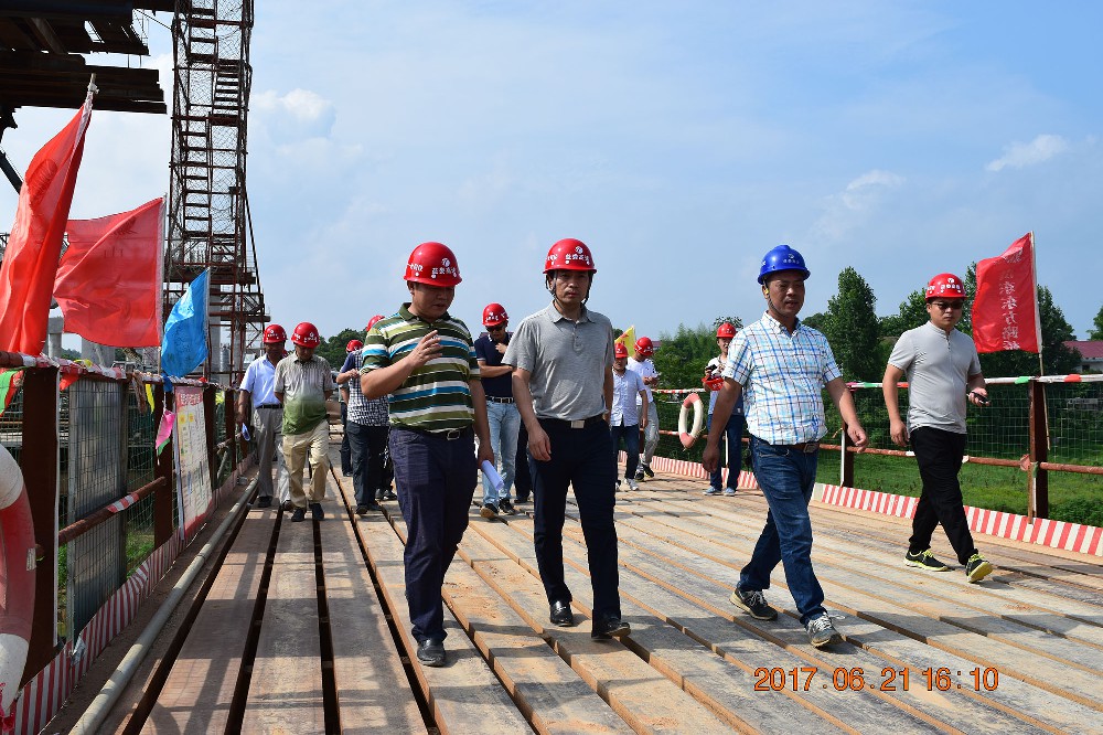 舒行鋼副廳長蒞臨益婁高速公路第十一合同段調(diào)研，視察工程進展