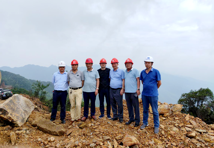 業(yè)主單位領(lǐng)導(dǎo)蒞臨中江至幽居村級道路建設(shè)項目工程檢查指導(dǎo)工作